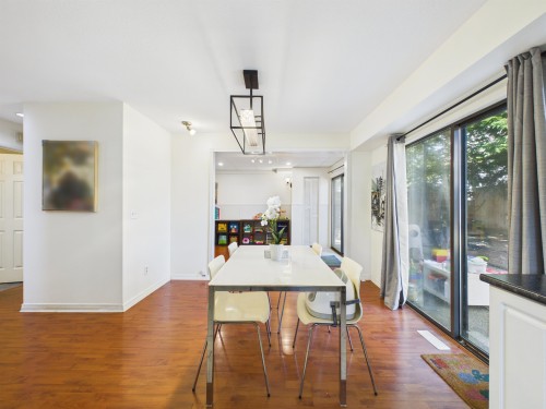 1961 Flynn Crescent, Coquitlam, BC - Indoor Photo Showing Dining Room