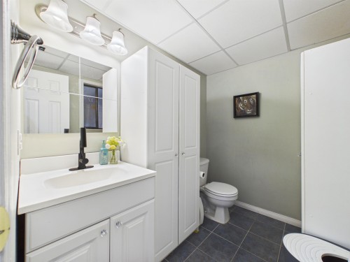 1961 Flynn Crescent, Coquitlam, BC - Indoor Photo Showing Bathroom