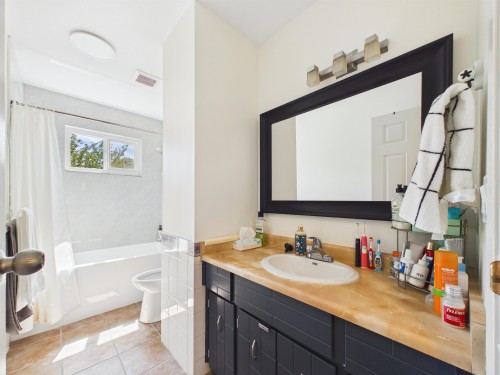 1961 Flynn Crescent, Coquitlam, BC - Indoor Photo Showing Bathroom