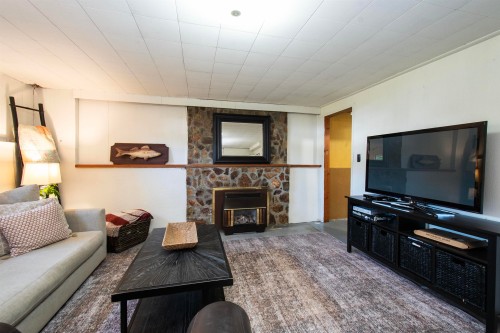 361 19Th Street W, North Vancouver, BC - Indoor Photo Showing Living Room With Fireplace