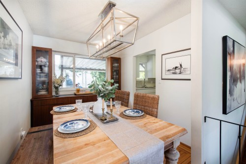 361 19Th Street W, North Vancouver, BC - Indoor Photo Showing Dining Room
