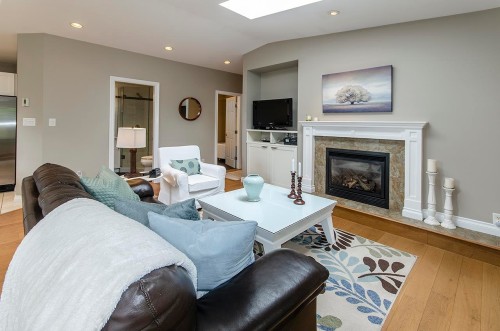 2235 Alden Lane, North Vancouver, BC - Indoor Photo Showing Living Room With Fireplace