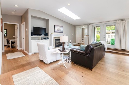 2235 Alden Lane, North Vancouver, BC - Indoor Photo Showing Living Room With Fireplace
