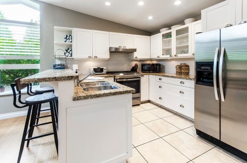 2235 Alden Lane, North Vancouver, BC - Indoor Photo Showing Kitchen With Double Sink With Upgraded Kitchen