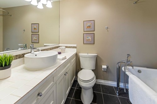 2235 Alden Lane, North Vancouver, BC - Indoor Photo Showing Bathroom