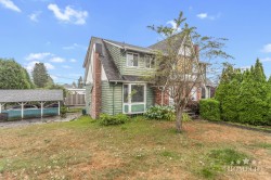 Duplex-1060 Fell Avenue Burnaby, BC V5B 3Y6