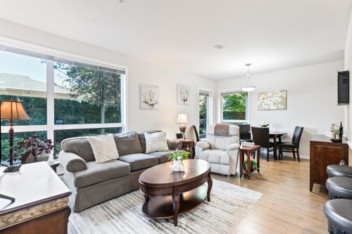 108-20331 Dewdney Trunk Rd, Maple Ridge, BC - Indoor Photo Showing Living Room