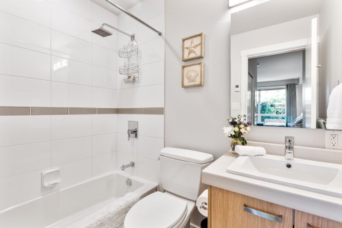 108-20331 Dewdney Trunk Rd, Maple Ridge, BC - Indoor Photo Showing Bathroom
