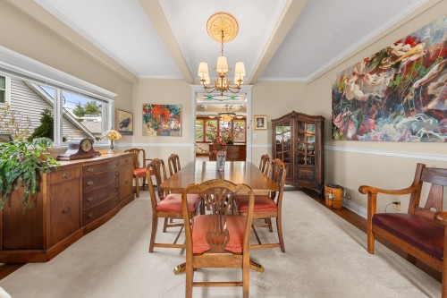 628 5Th Street E, North Vancouver, BC 