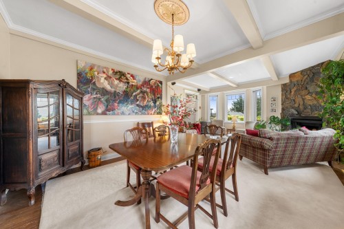 628 5Th Street E, North Vancouver, BC 