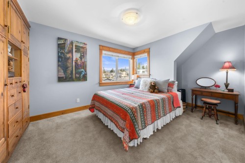628 5Th Street E, North Vancouver, BC 