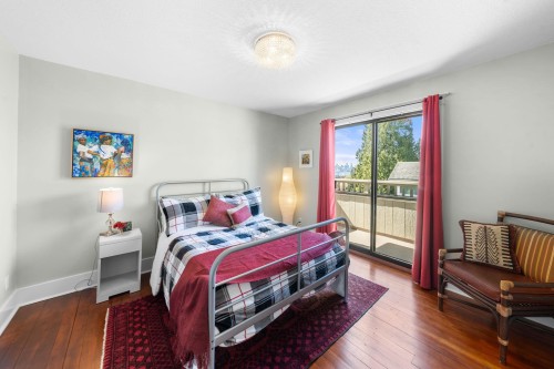 628 5Th Street E, North Vancouver, BC 