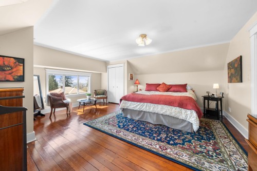 628 5Th Street E, North Vancouver, BC 