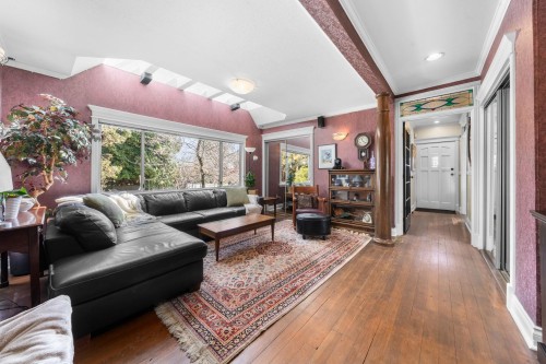 628 5Th Street E, North Vancouver, BC 