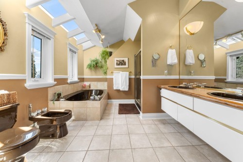 628 5Th Street E, North Vancouver, BC 