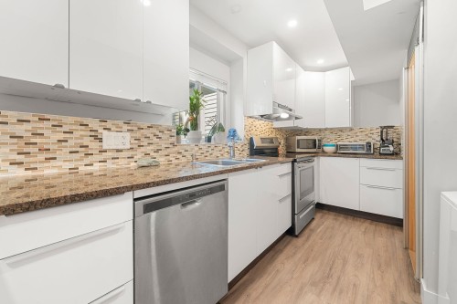 628 5Th Street E, North Vancouver, BC 