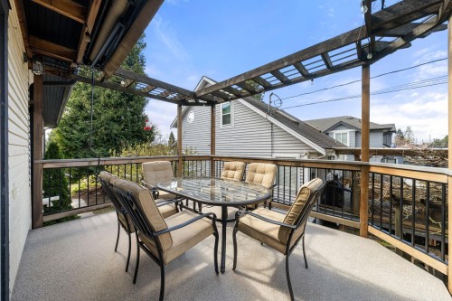 628 5Th Street E, North Vancouver, BC 