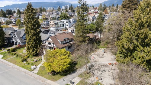 628 5Th Street E, North Vancouver, BC 