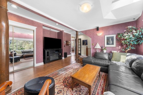 628 5Th Street E, North Vancouver, BC 