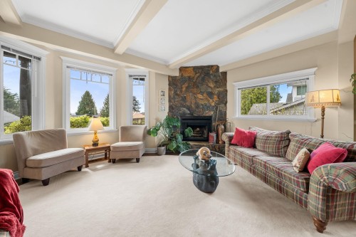 628 5Th Street E, North Vancouver, BC 