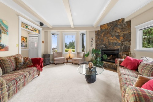 628 5Th Street E, North Vancouver, BC 