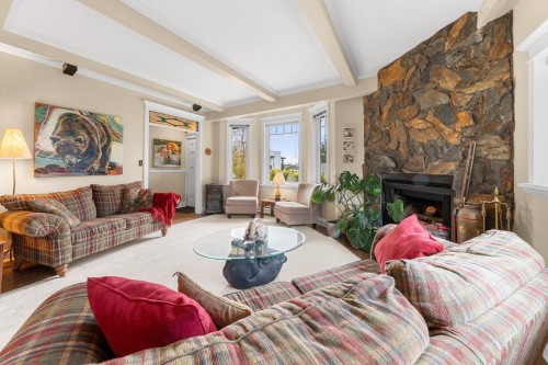 628 5Th Street E, North Vancouver, BC 