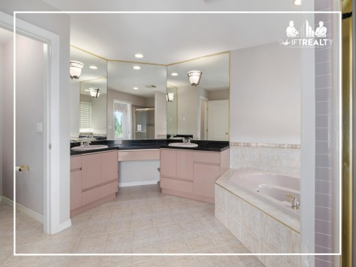 2570 Diamond Crescent, Coquitlam, BC - Indoor Photo Showing Bathroom