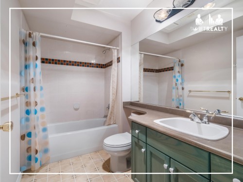 2570 Diamond Crescent, Coquitlam, BC - Indoor Photo Showing Bathroom