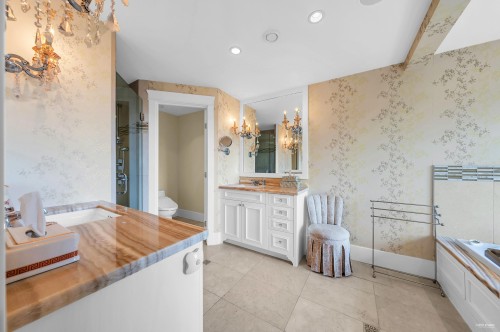 4668 Clovelly Walk, West Vancouver, BC - Indoor Photo Showing Other Room