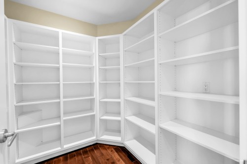 4668 Clovelly Walk, West Vancouver, BC - Indoor With Storage