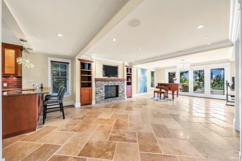 4668 Clovelly Walk, West Vancouver, BC - Indoor With Fireplace