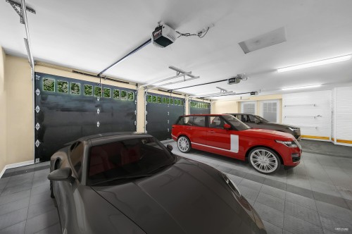 4668 Clovelly Walk, West Vancouver, BC - Indoor Photo Showing Garage
