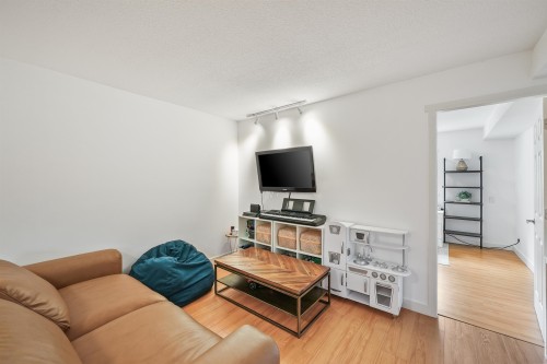 1071 Spar Drive, Coquitlam, BC - Indoor