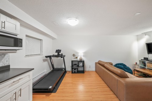 1071 Spar Drive, Coquitlam, BC - Indoor