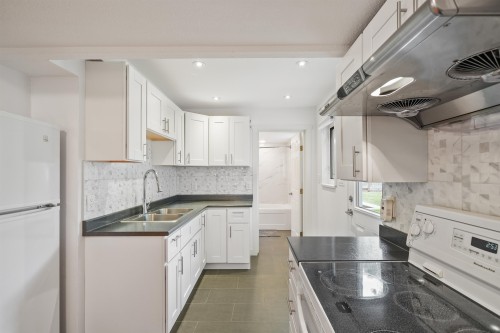 1071 Spar Drive, Coquitlam, BC - Indoor Photo Showing Kitchen With Double Sink