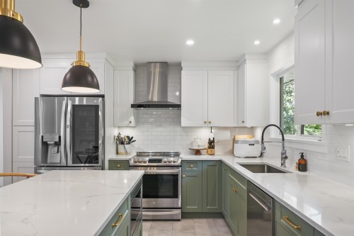 1071 Spar Drive, Coquitlam, BC - Indoor Photo Showing Kitchen With Upgraded Kitchen