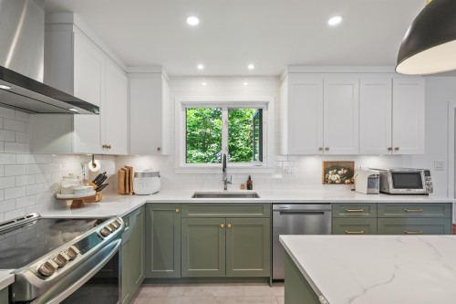 1071 Spar Drive, Coquitlam, BC - Indoor Photo Showing Kitchen With Upgraded Kitchen