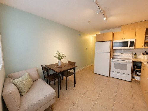 760 49Th Avenue E, Vancouver, BC - Indoor Photo Showing Kitchen