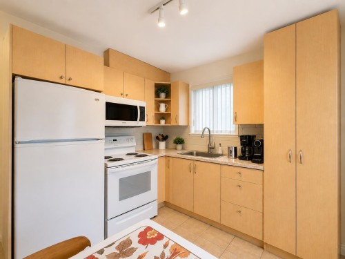 760 49Th Avenue E, Vancouver, BC - Indoor Photo Showing Kitchen