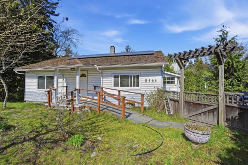 5689 Porpoise Bay Road  Sechelt, BC V0N 1V0