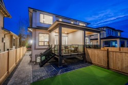 2-4557 Parker Street  Burnaby, BC V5C 3E1