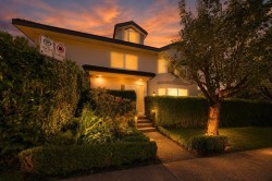 305 17th Street E North Vancouver, BC V7L 2W1