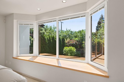 305 17Th Street E, North Vancouver, BC - Indoor Photo Showing Other Room