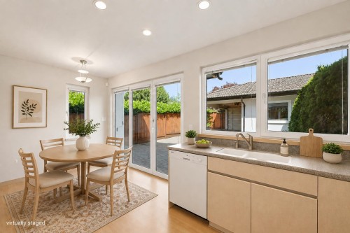 305 17Th Street E, North Vancouver, BC - Indoor Photo Showing Dining Room