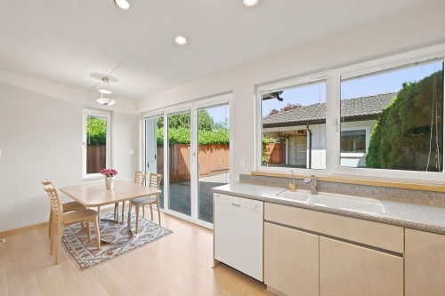 305 17Th Street E, North Vancouver, BC - Indoor