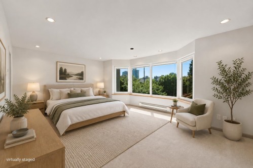 305 17Th Street E, North Vancouver, BC - Indoor Photo Showing Bedroom