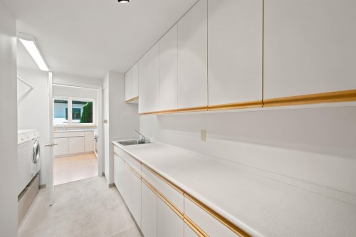 305 17Th Street E, North Vancouver, BC - Indoor