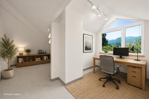 305 17Th Street E, North Vancouver, BC - Indoor Photo Showing Office