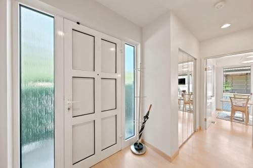 305 17Th Street E, North Vancouver, BC - Indoor Photo Showing Other Room