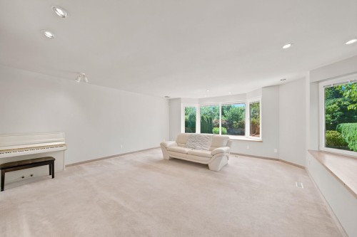 305 17Th Street E, North Vancouver, BC - Indoor